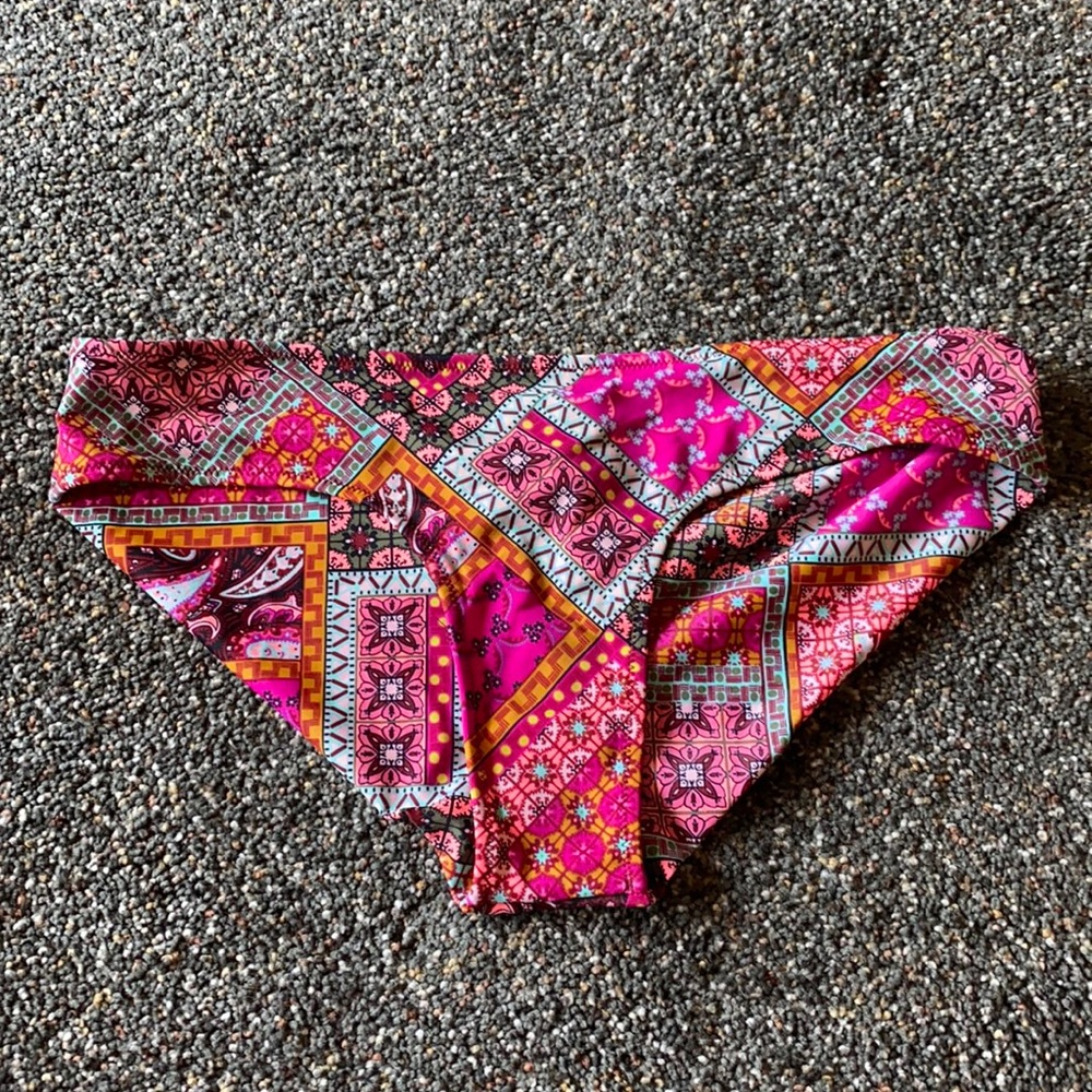 Victoria’s Secret swim bottoms size small
